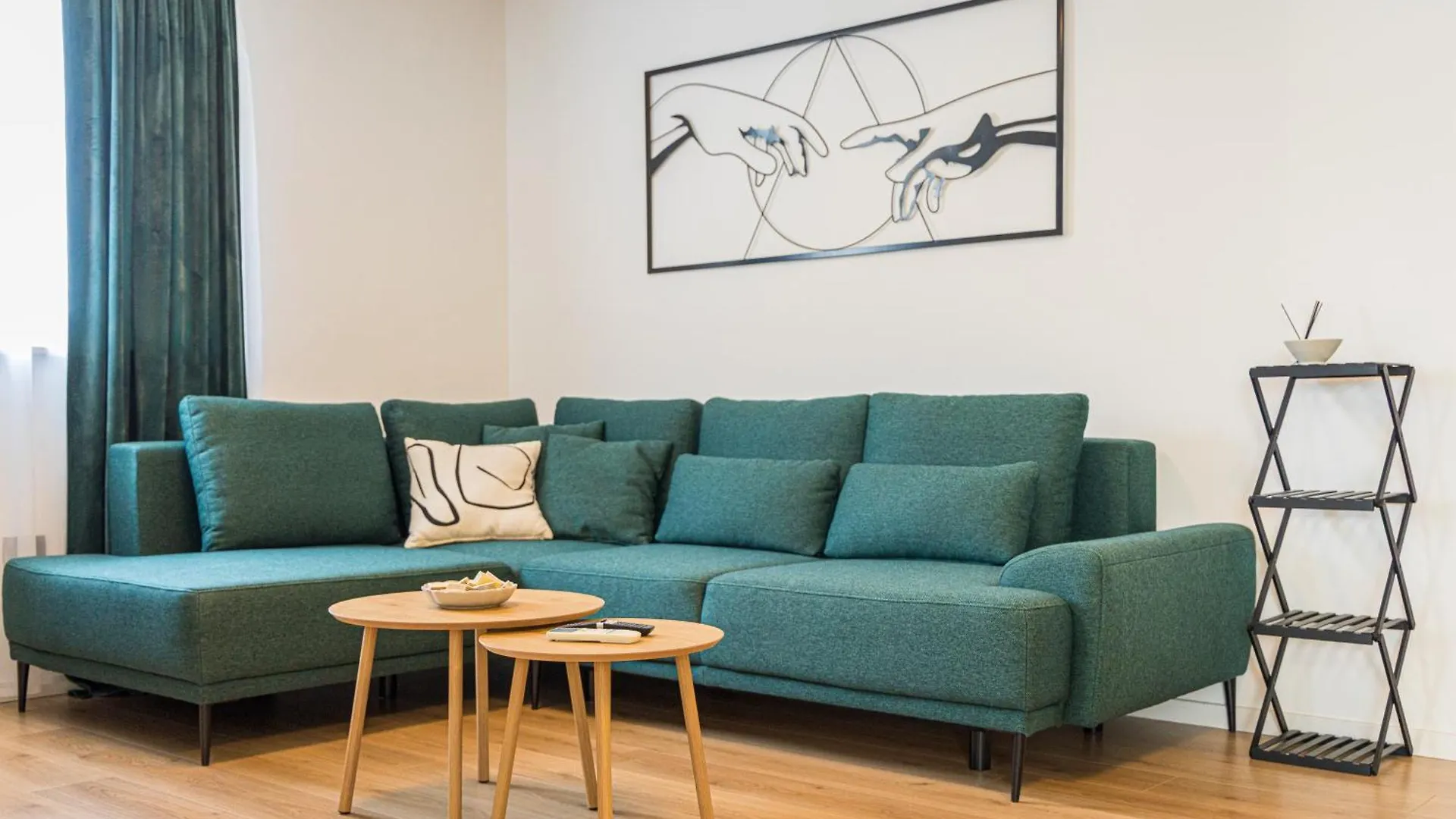 New Apartment Simba, Πούλα Κροατία